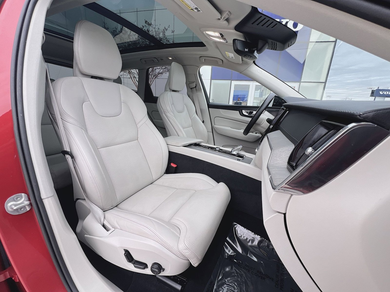 Certified 2023 Volvo XC60 B5 Ultimate w/ Climate Package image 26