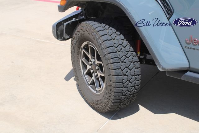 Used 2025 Jeep Gladiator Rubicon w/ Convenience Group AWD/4WD image 8