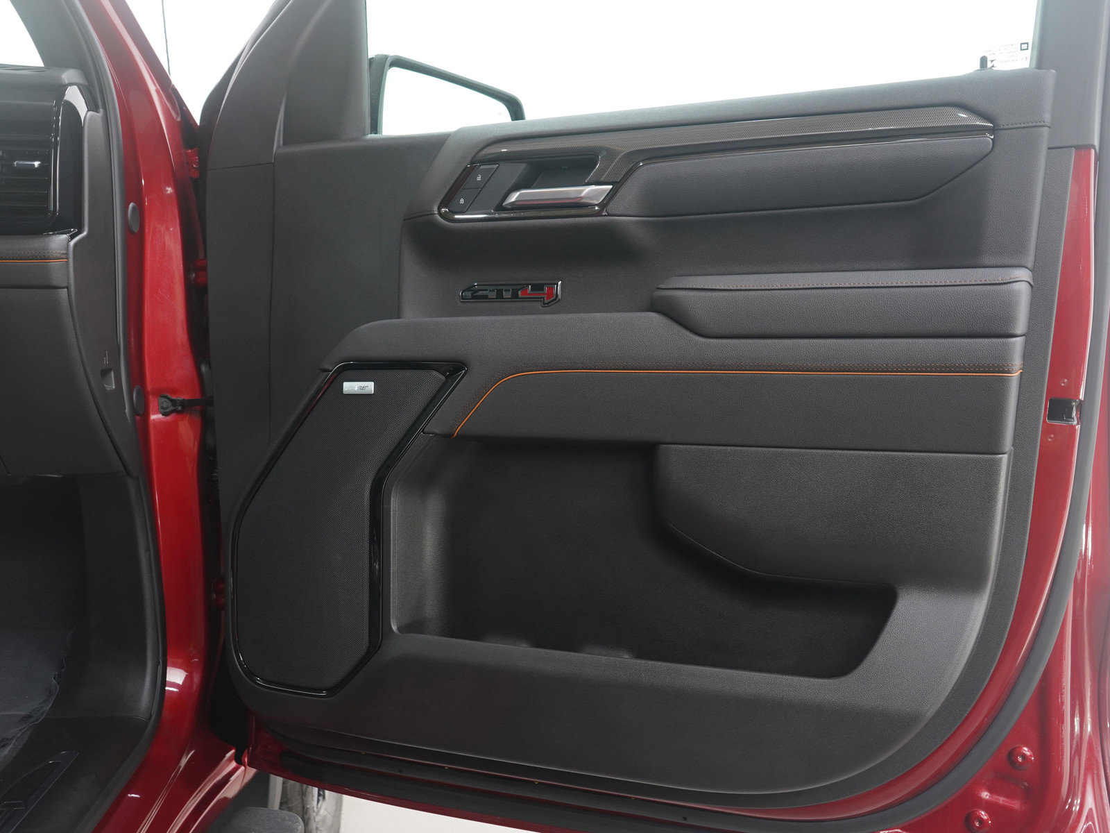 Used 2025 GMC Sierra 1500 AT4 w/ AT4 Premium Package AWD/4WD image 9