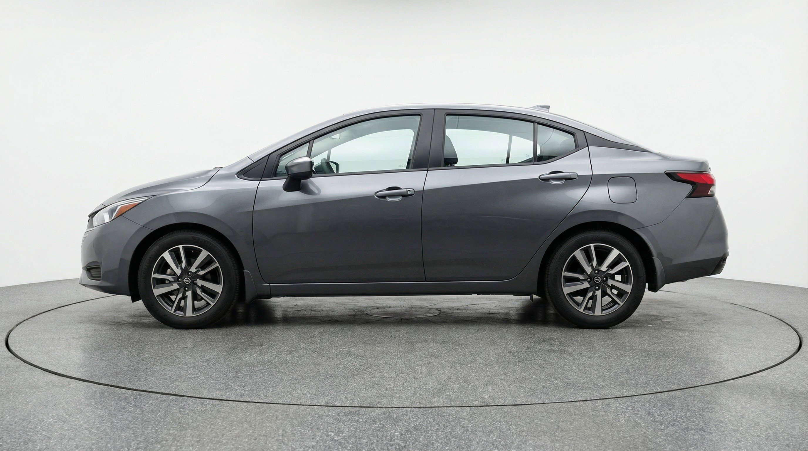 Used 2025 Nissan Versa SV FWD image 5