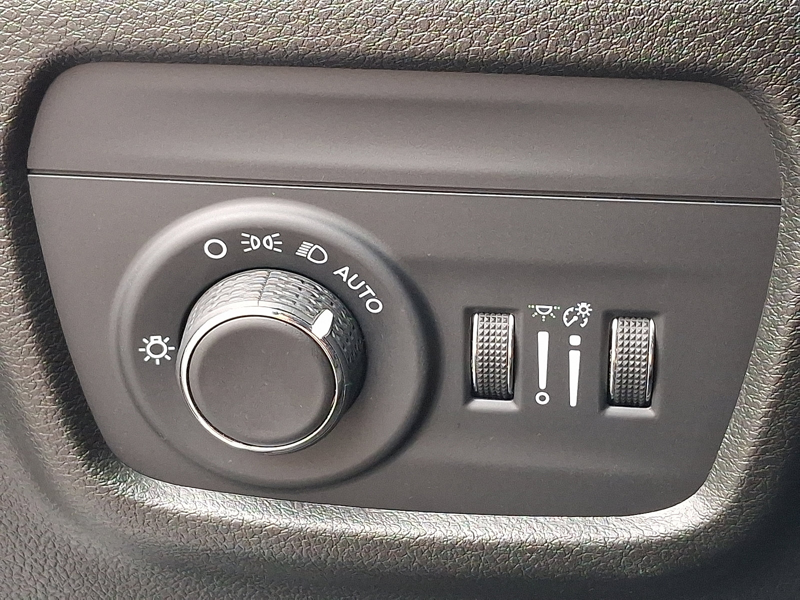 Used 2022 Jeep Grand Cherokee L Laredo w/ Luxury Tech Group I image 24