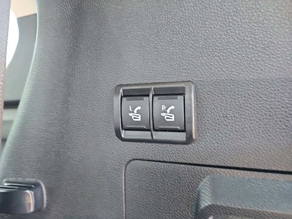 Used 2024 Toyota Sequoia Limited AWD/4WD image 40