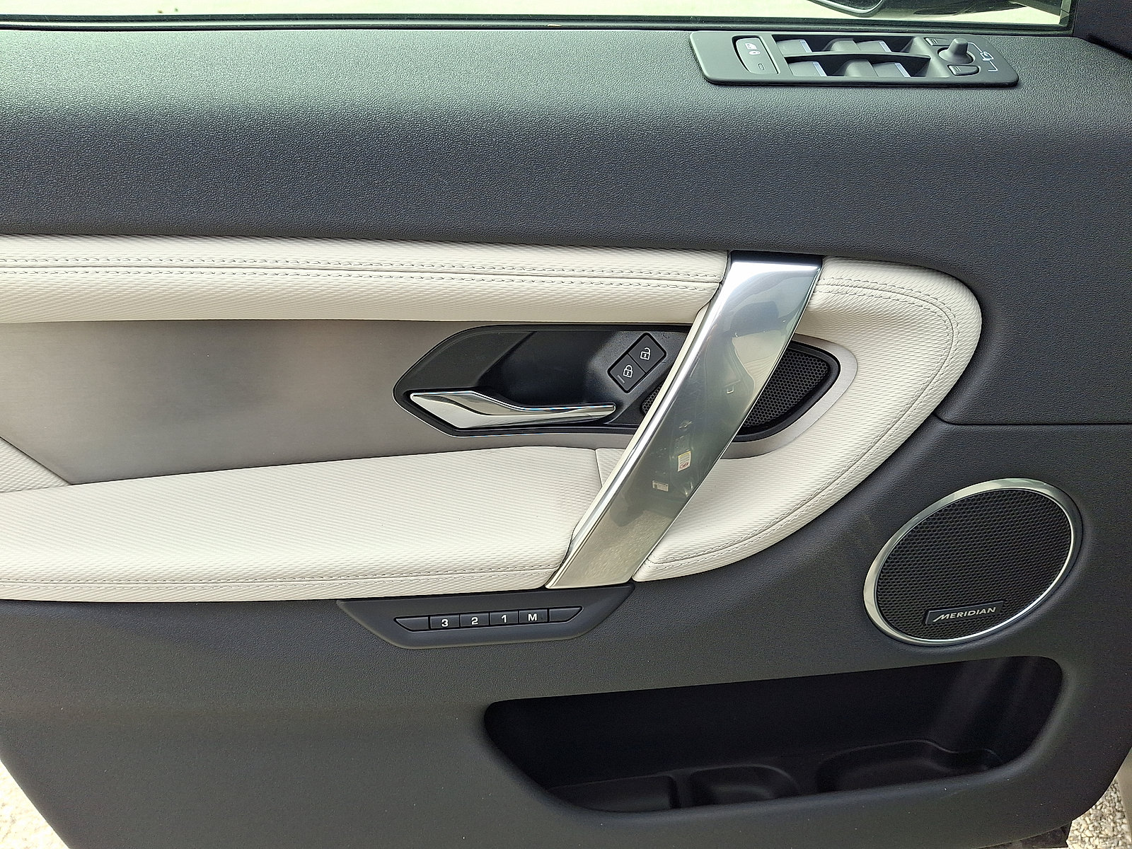 New 2026 Land Rover Discovery Sport Landmark image 5