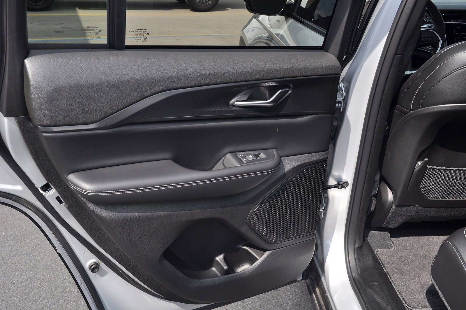 Used 2023 Jeep Grand Cherokee Altitude image 25