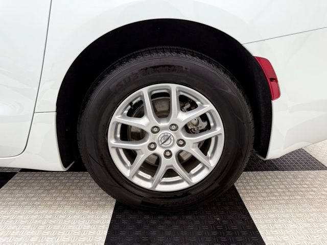Used 2023 Chrysler Voyager LX FWD image 13