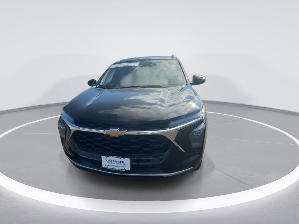 Used 2025 Chevrolet Trax LT w/ LT Convenience Package image 3