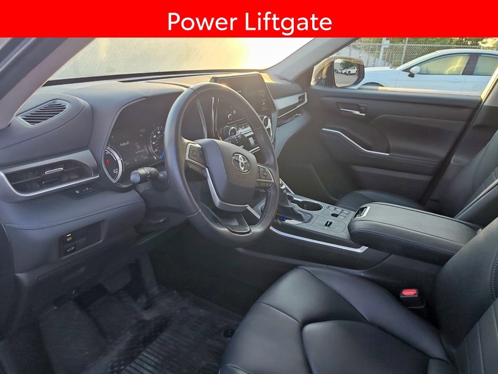 Used 2023 Toyota Highlander XLE AWD/4WD image 7