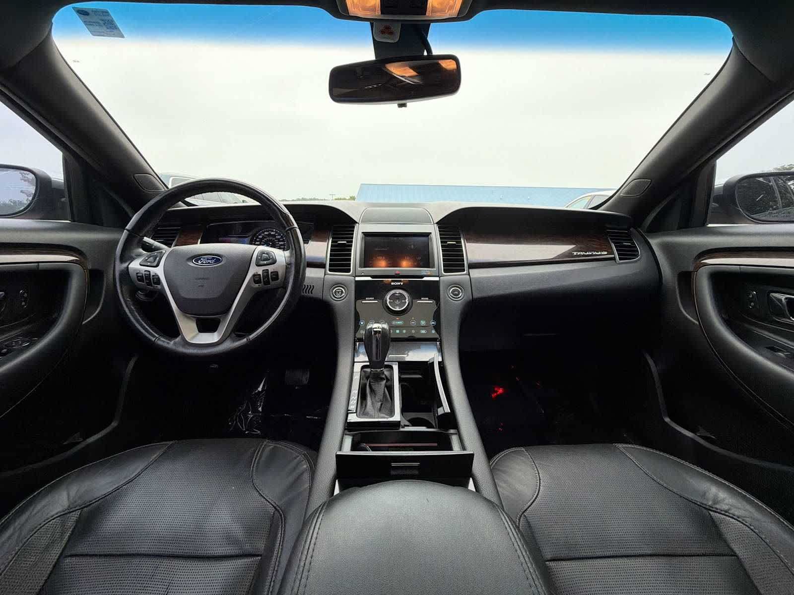 Used 2013 Ford Taurus Limited FWD image 12