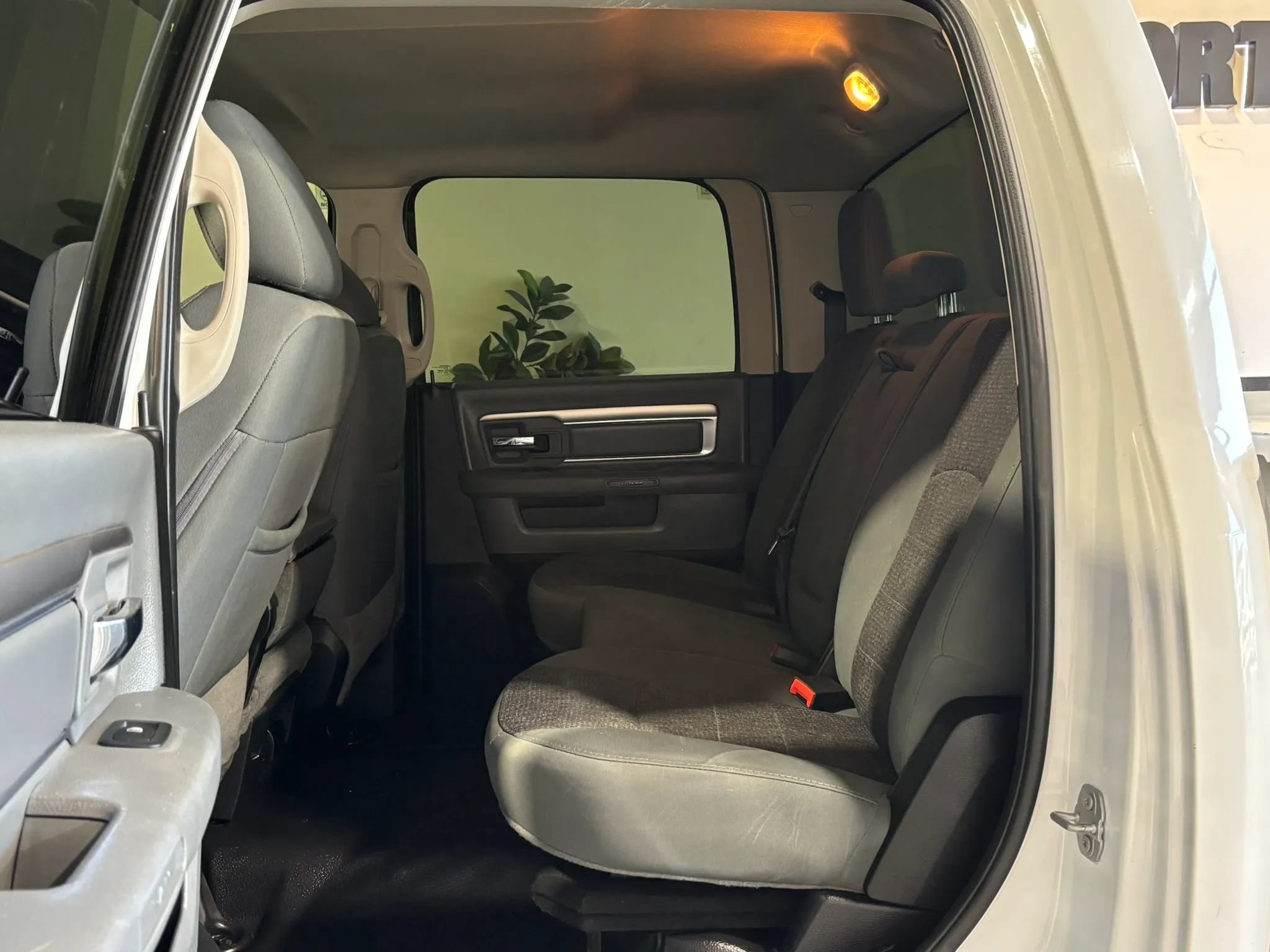 Used 2018 RAM 3500 SLT w/ Luxury Group AWD/4WD image 13