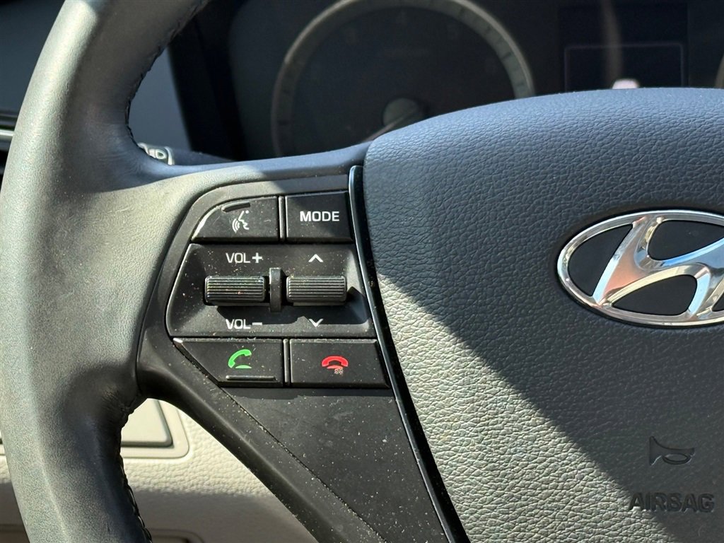 Used 2016 Hyundai Sonata Limited w/ Option Group 05 FWD image 12