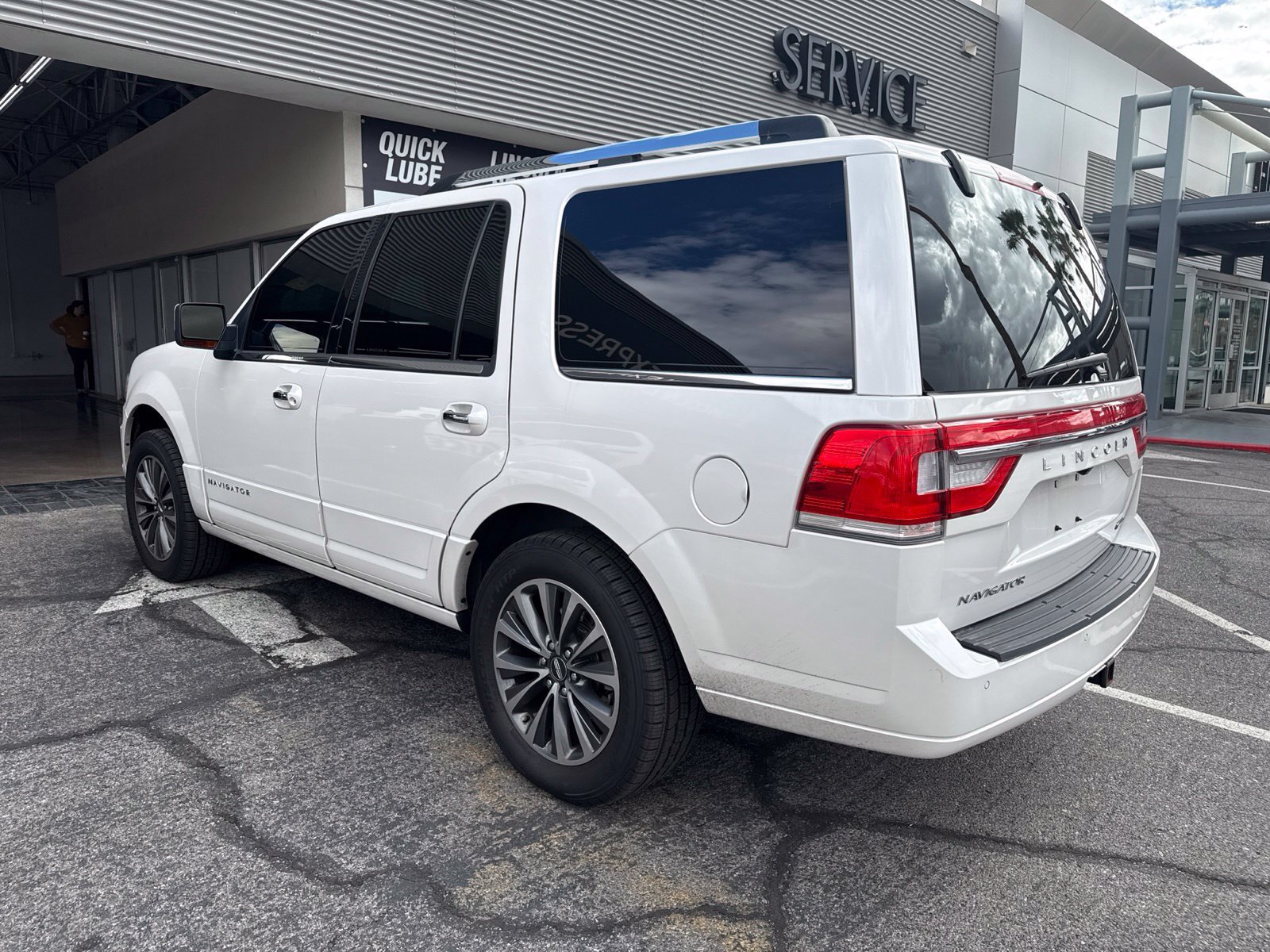 Used 2015 Lincoln Navigator 2WD image 7