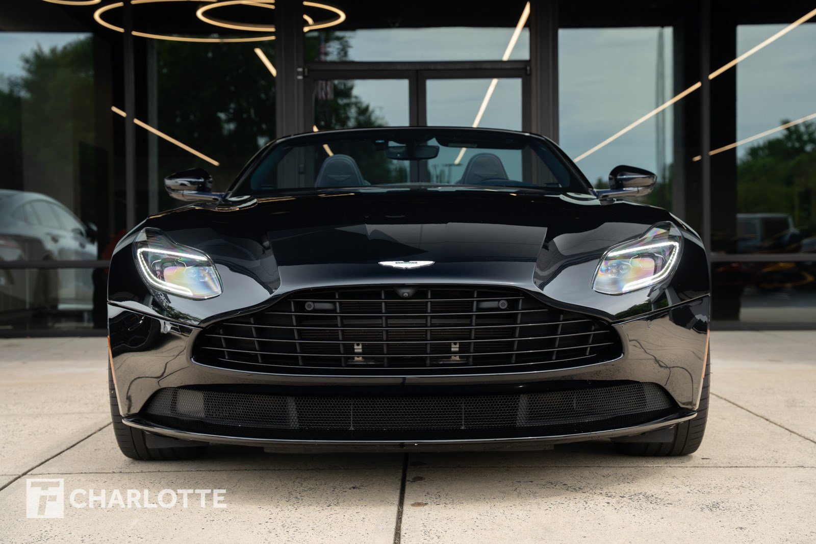 Used 2019 Aston Martin DB11 Volante RWD image 4