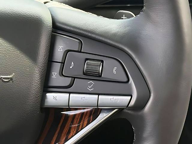 Used 2022 Cadillac Escalade Premium Luxury AWD/4WD image 11