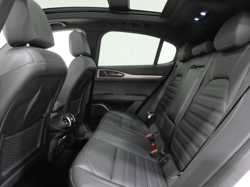 Used 2023 Alfa Romeo Stelvio Veloce AWD/4WD image 25