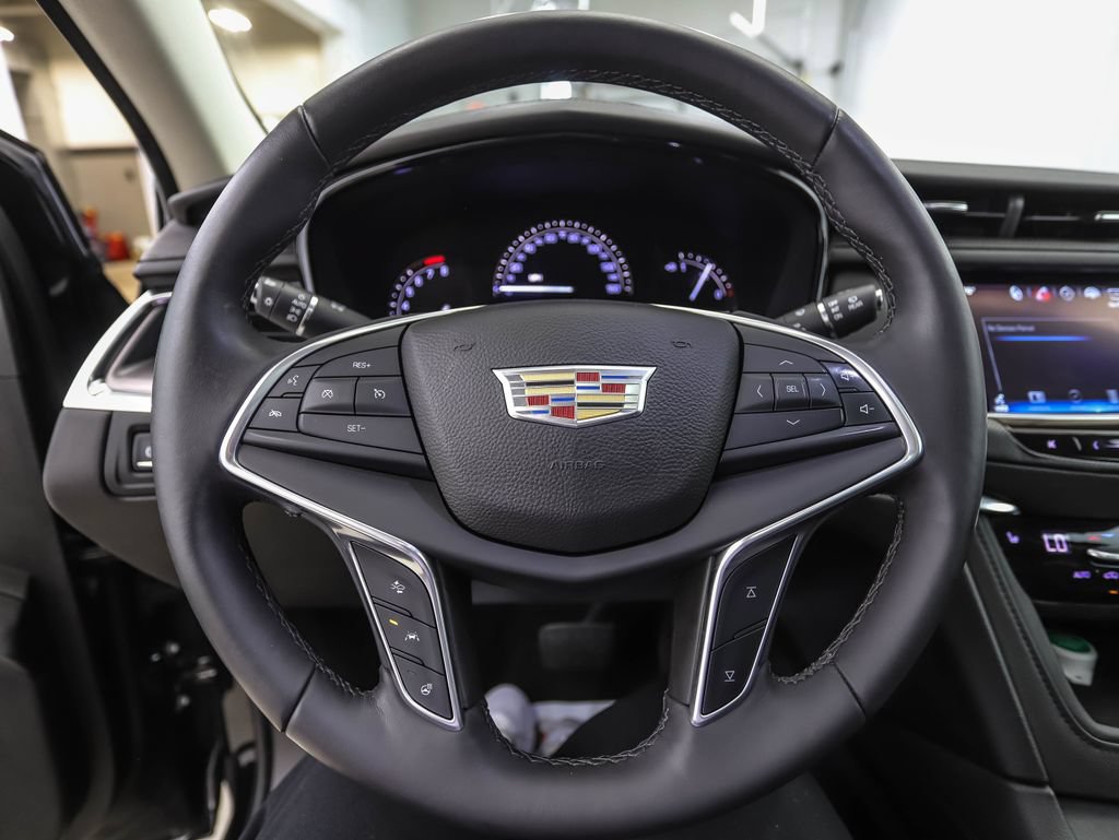Used 2017 Cadillac XT5 Luxury w/ Driver Awareness Package AWD/4WD image 12