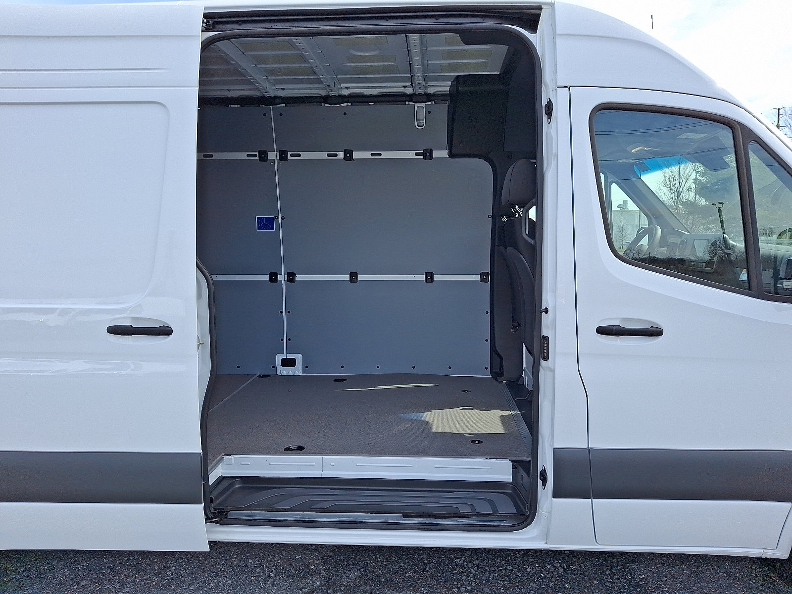 Used 2024 Mercedes-Benz Sprinter 2500 image 9
