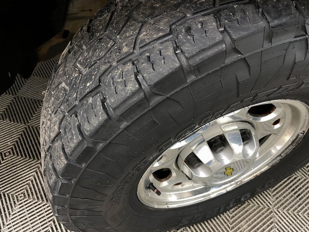 Used 2009 Chevrolet Silverado 2500 LT w/ Exterior Plus Package image 42