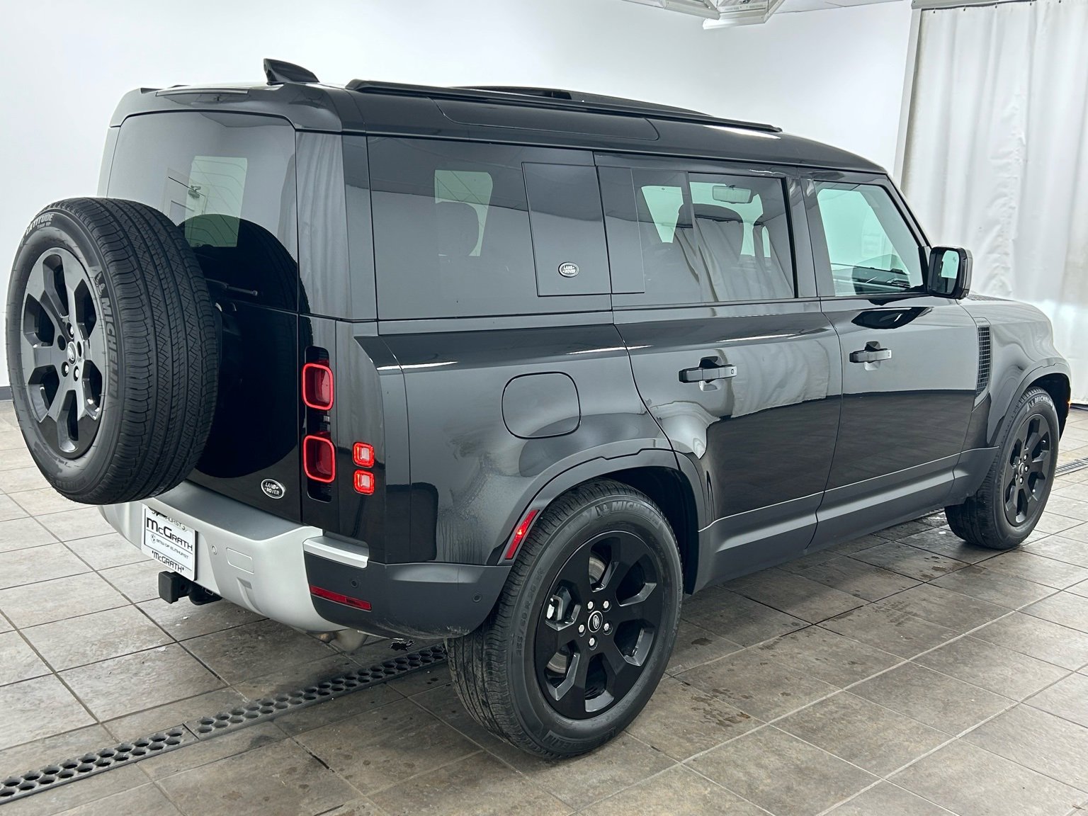 Used 2020 Land Rover Defender 110 HSE image 5