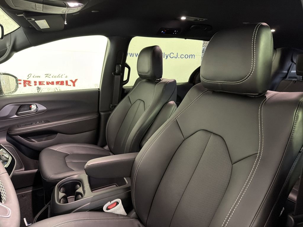 New 2026 Chrysler Pacifica Select FWD image 11