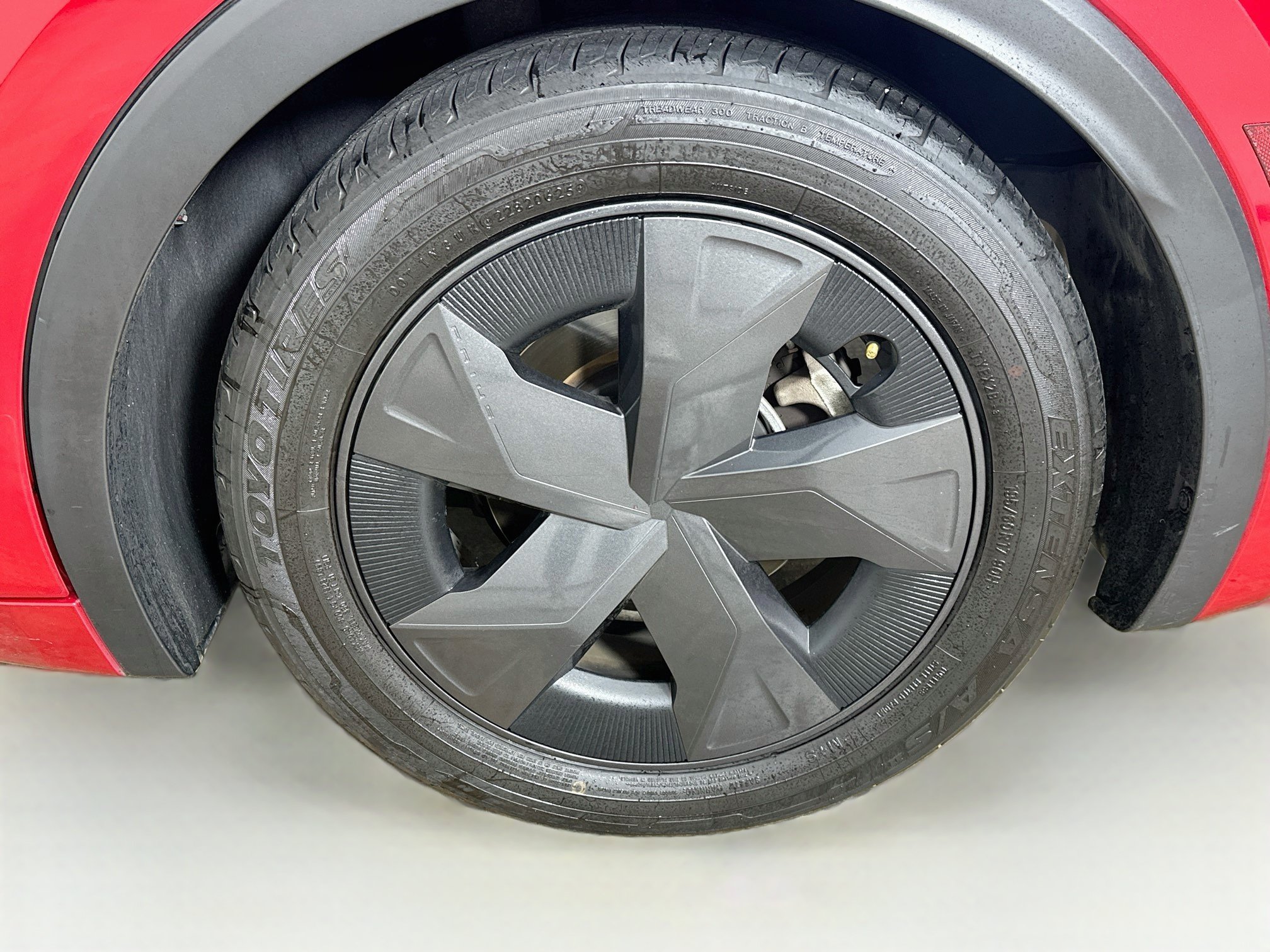 Used 2025 Toyota Prius LE FWD image 11