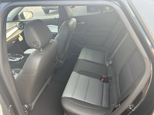 New 2025 Chevrolet Trax LT w/ Sunroof Package image 38