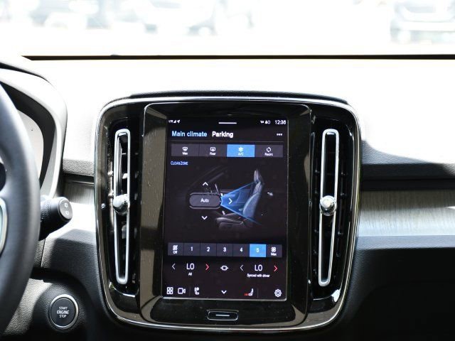 Used 2025 Volvo XC40 B5 Plus w/ Protection Package Premier AWD/4WD image 23