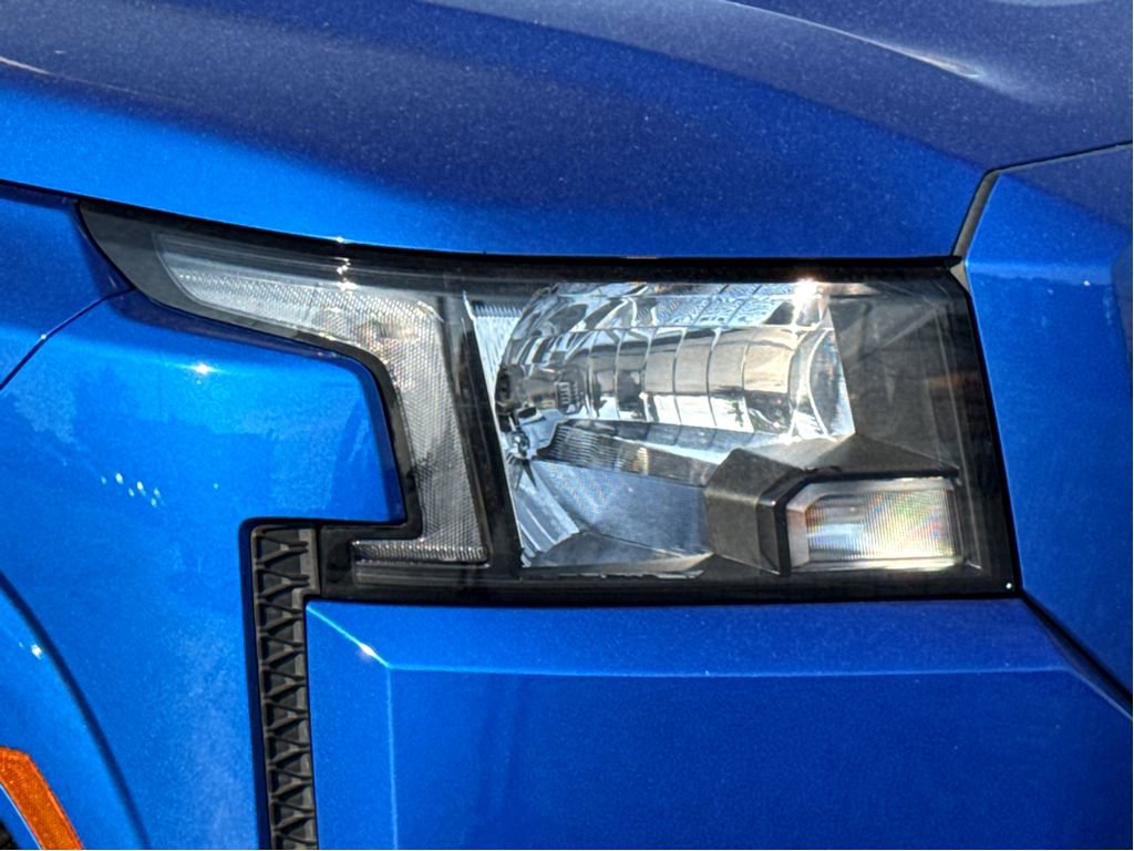 Used 2024 Nissan Frontier SV image 5