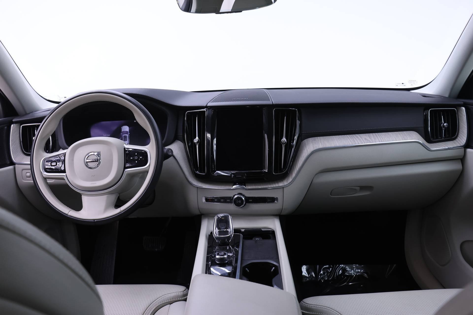 Certified 2022 Volvo XC60 B6 Inscription w/ Advanced Package image 11