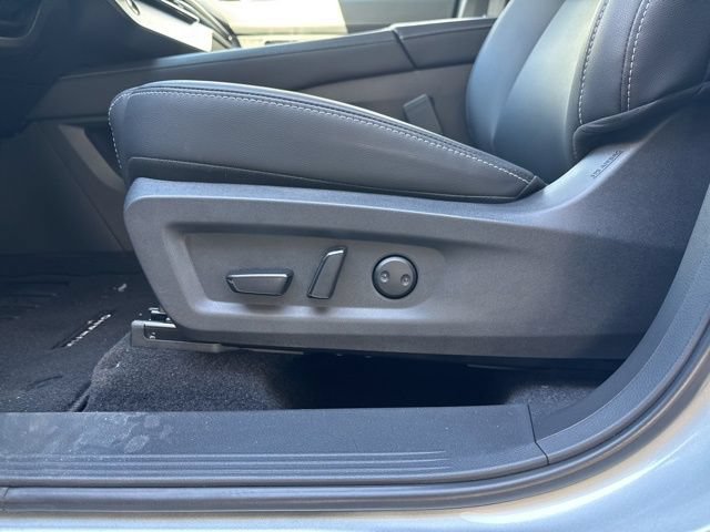 Used 2025 Nissan Murano SV AWD/4WD image 9