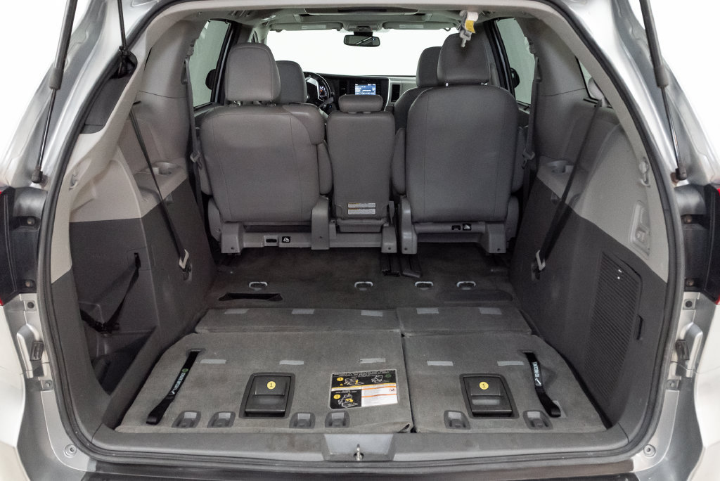 Used 2018 Toyota Sienna XLE Premium FWD image 34