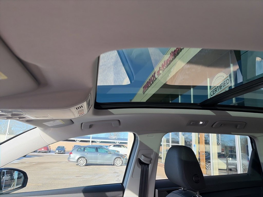 Certified 2025 Volkswagen Taos SE image 16