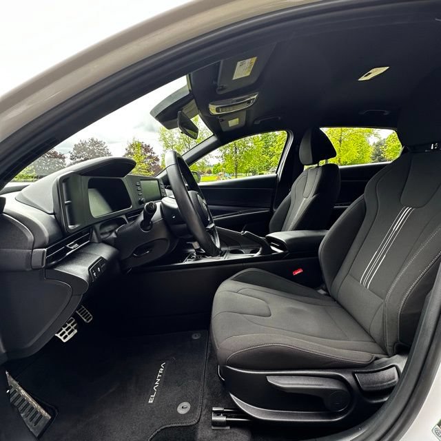 Certified 2025 Hyundai Elantra Sport FWD image 11