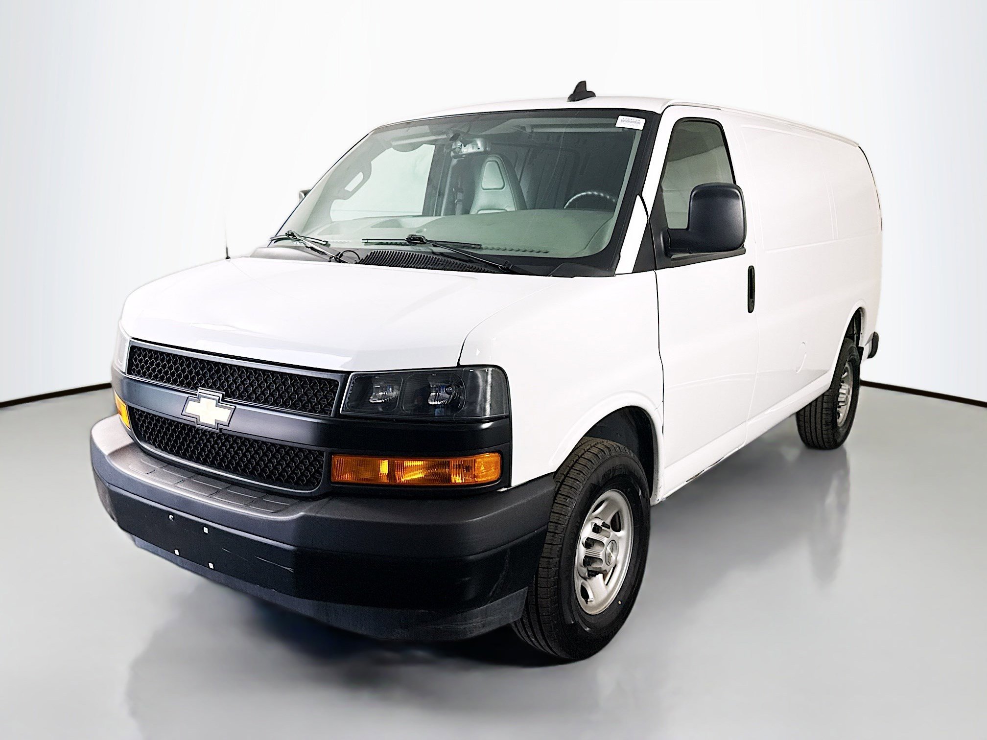 Used 2022 Chevrolet Express 2500 image 4