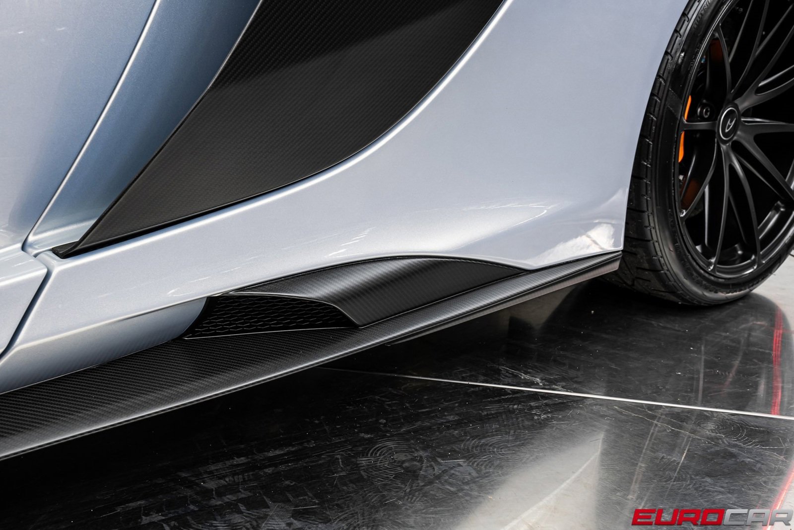 Used 2016 McLaren 675LT Spider image 21