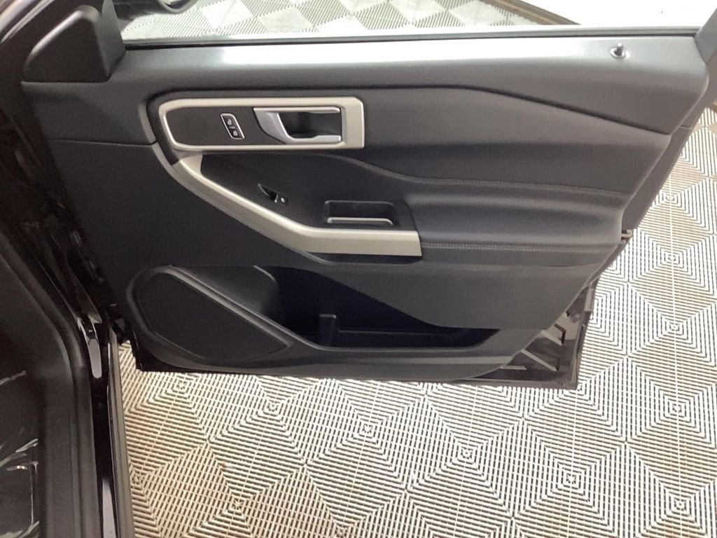 Used 2023 Ford Explorer XLT image 10