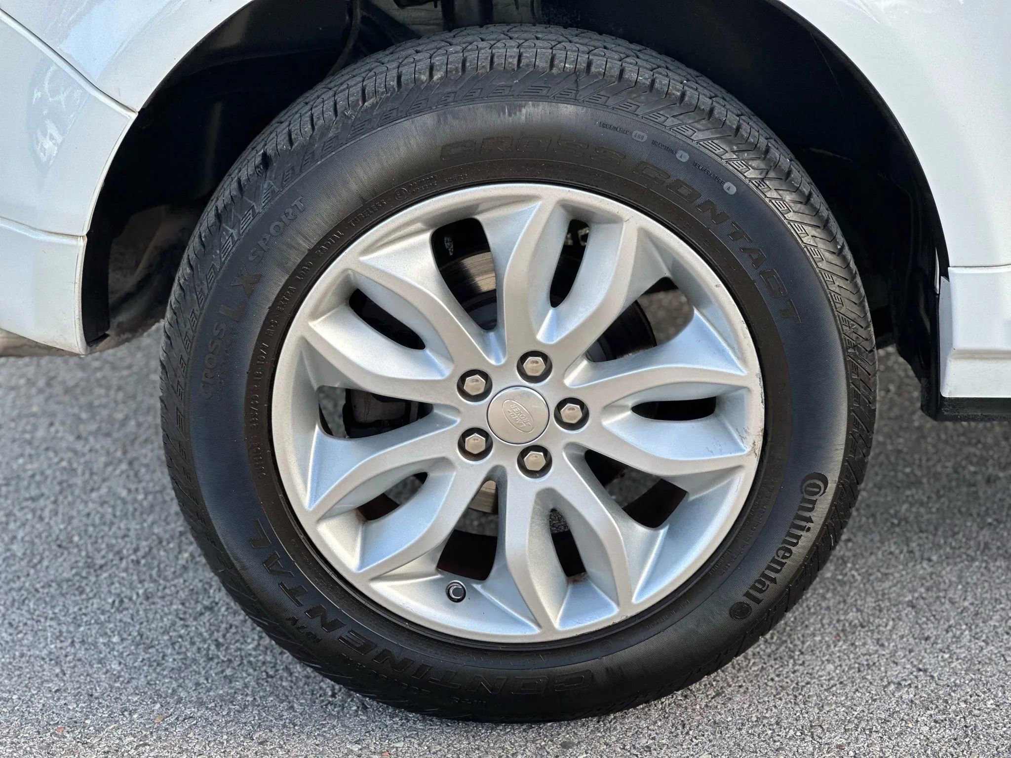 Used 2015 Land Rover LR2 HSE image 22