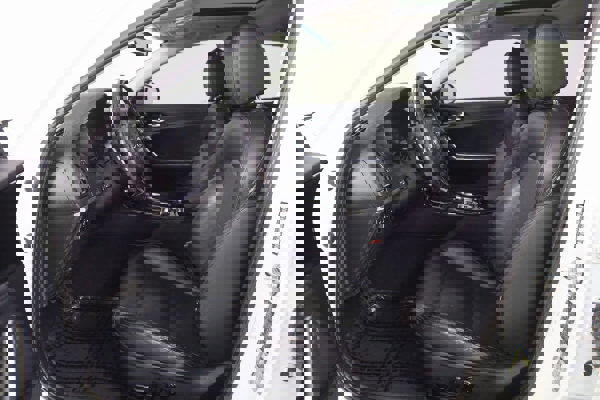 Used 2018 Kia Stinger Premium image 12