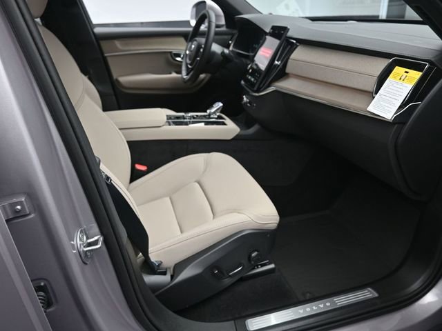 Used 2026 Volvo XC90 B6 Plus w/ Protection Package Premier AWD/4WD image 30