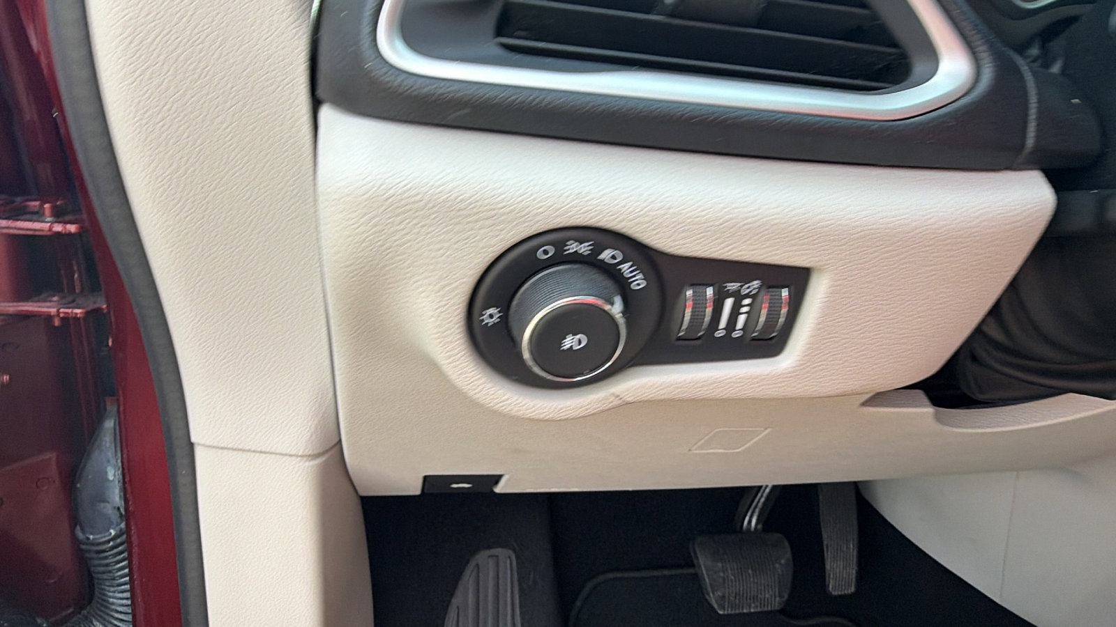 Used 2018 Chrysler Pacifica Touring-L w/ Tire & Wheel Group image 25