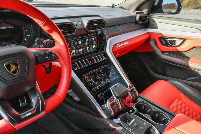 Used 2020 Lamborghini Urus image 36