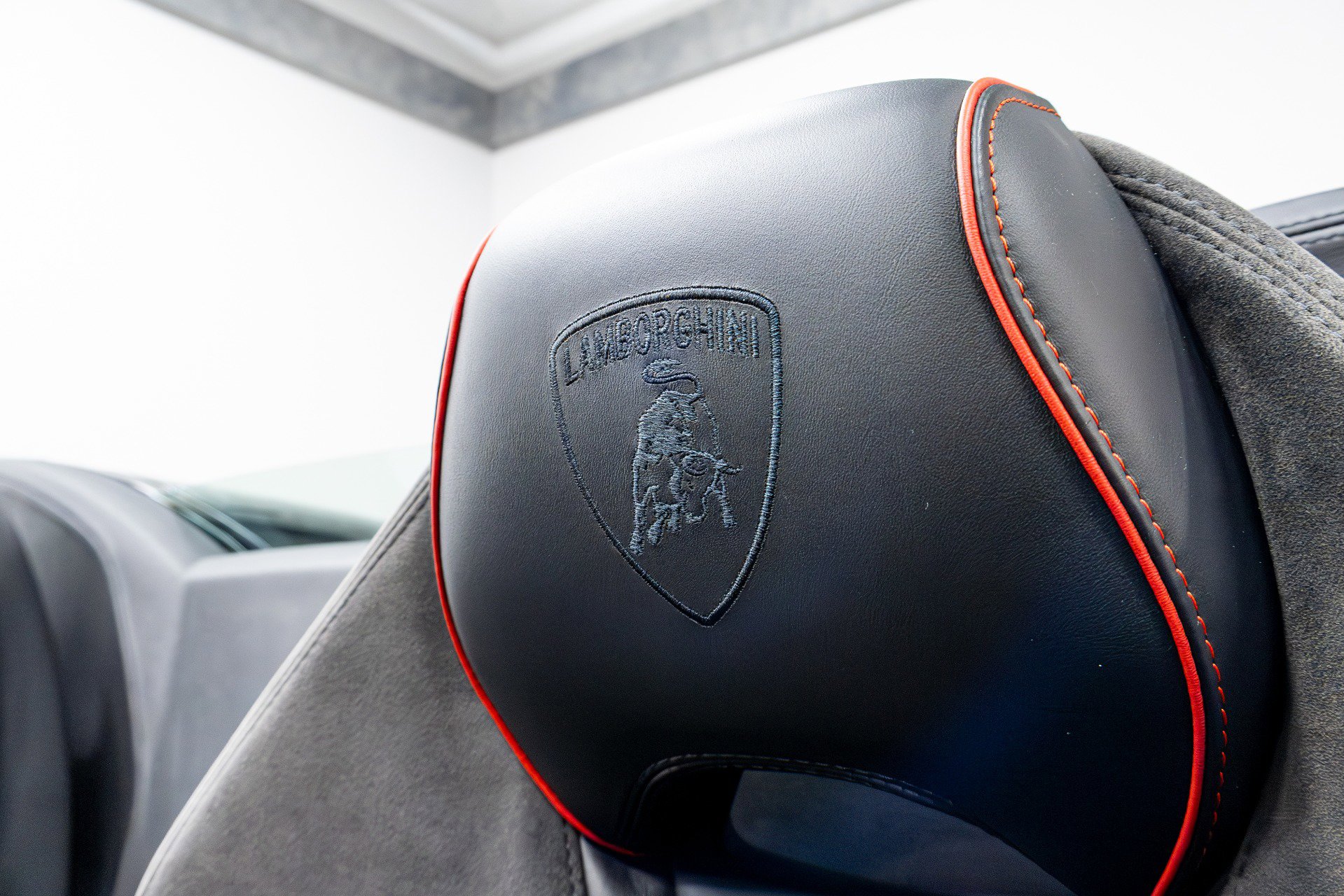 Used 2020 Lamborghini Huracan EVO image 9