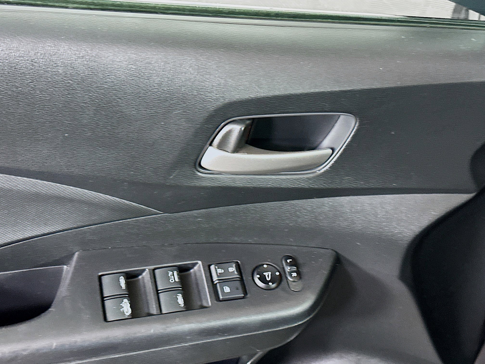 Used 2015 Honda CR-V LX image 15