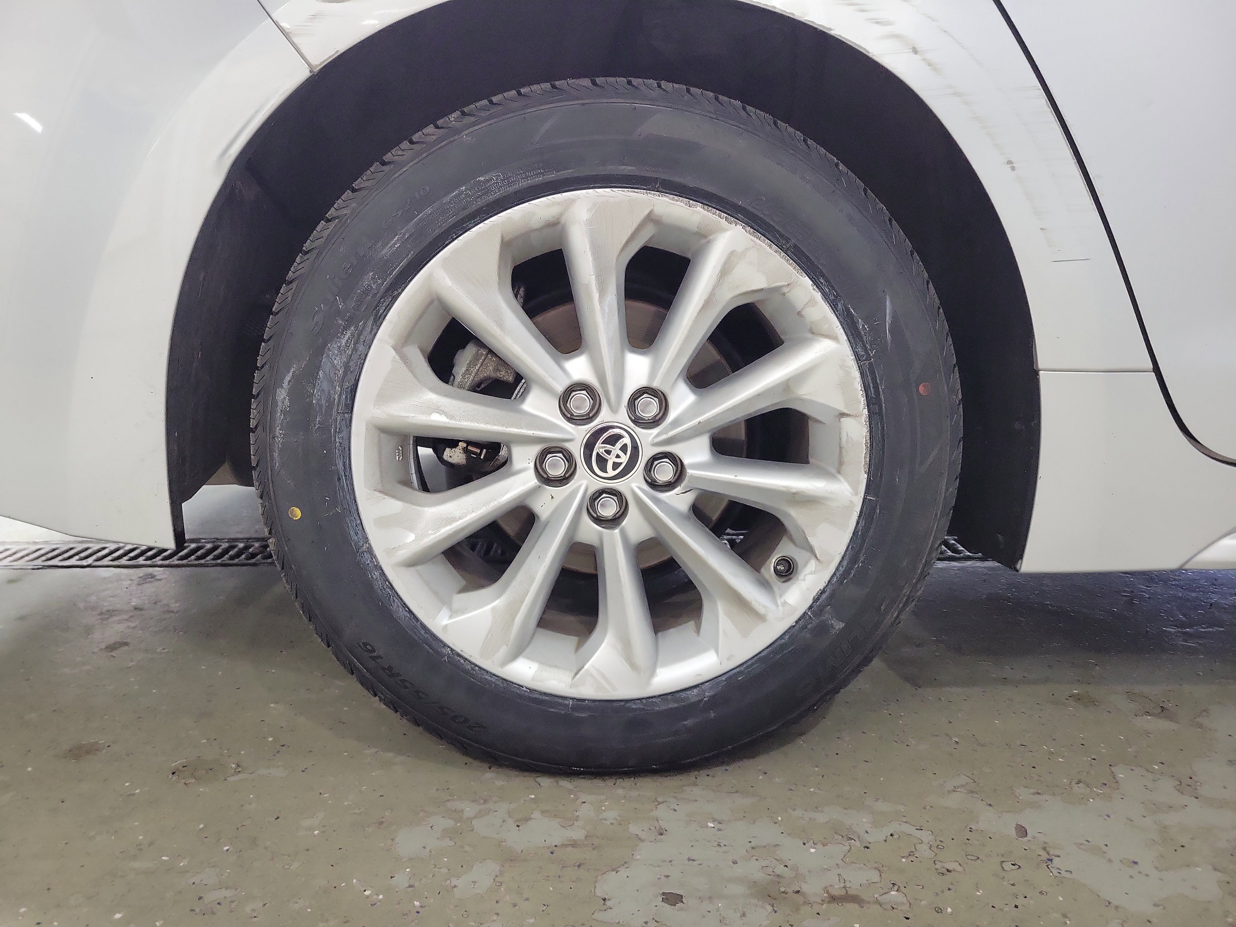 Used 2020 Toyota Corolla XLE image 6