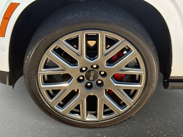 Used 2025 GMC Yukon Denali Ultimate AWD/4WD image 10