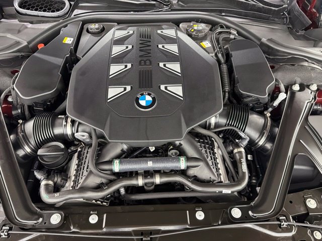 Used 2025 BMW 760i xDrive w/ Executive Package AWD/4WD image 45