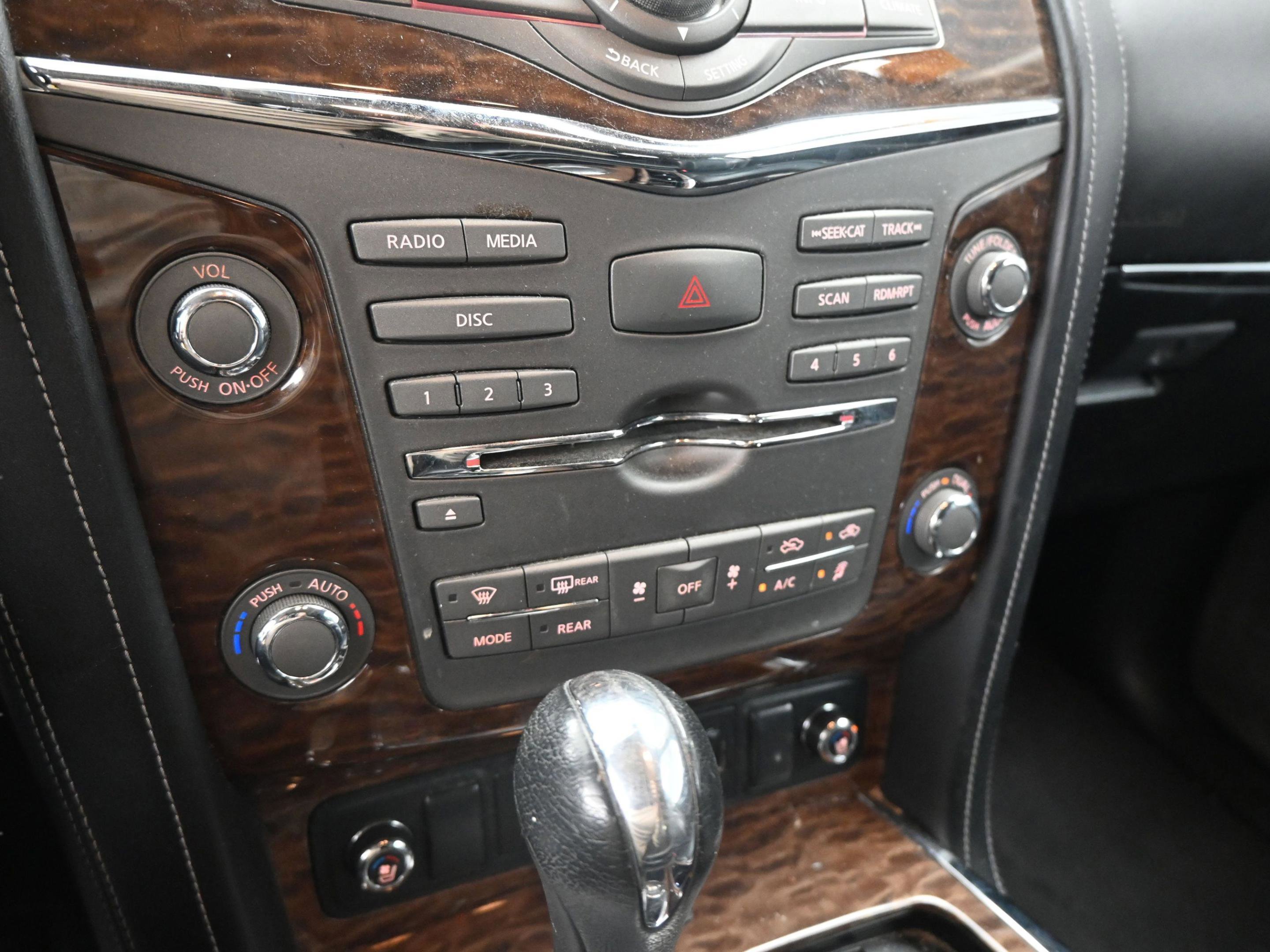 Used 2018 Nissan Armada Platinum w/ Interior Lighting Package AWD/4WD image 30