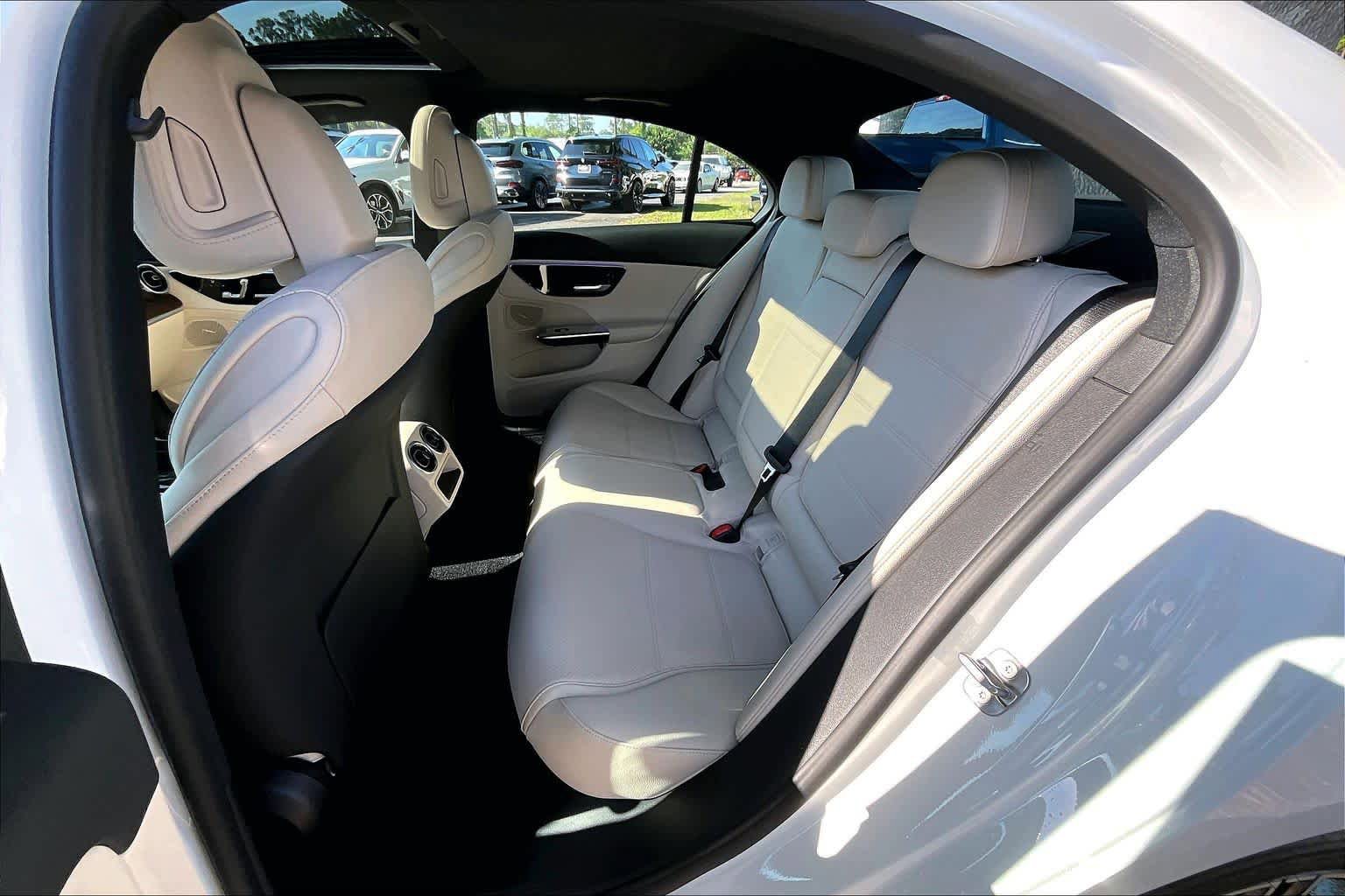 Used 2025 Mercedes-Benz C 300 4MATIC Sedan image 21