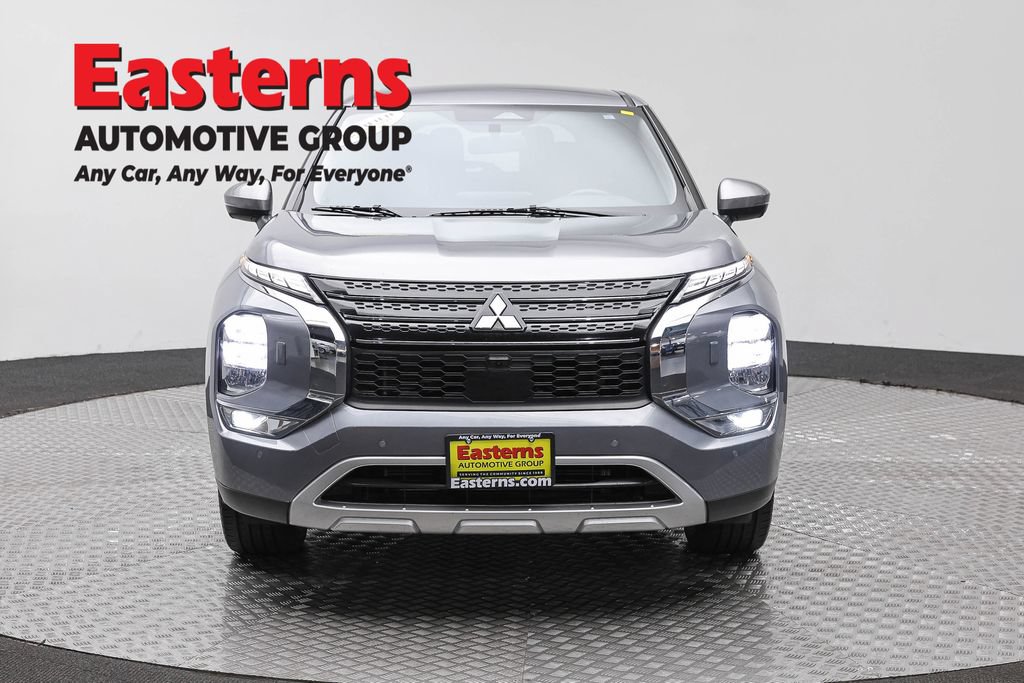 Used 2024 Mitsubishi Outlander SE AWD/4WD image 2