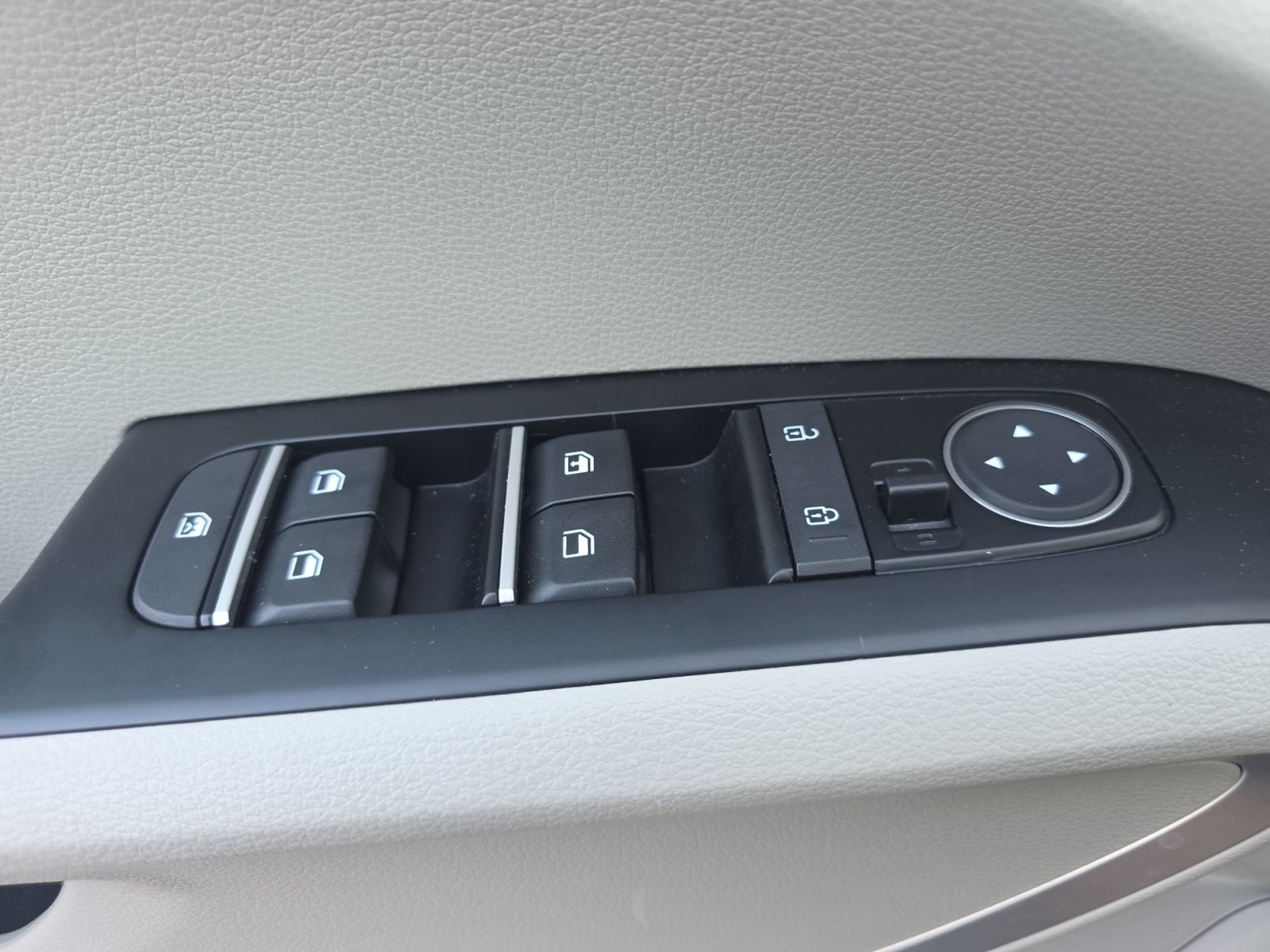 Used 2025 Kia Soul LX w/ LX Technology Package FWD image 26