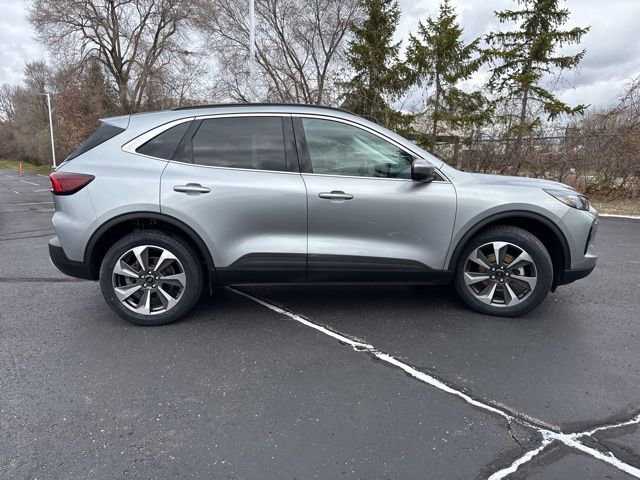 Used 2023 Ford Escape Platinum image 4